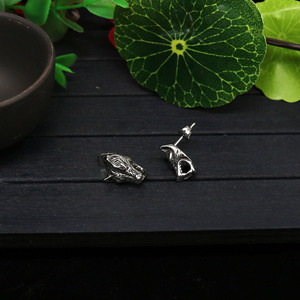 Yunnique Boucles d'oreilles tête de loup en acier titane, design animal géométrique, bijoux de mode - Product Image 4