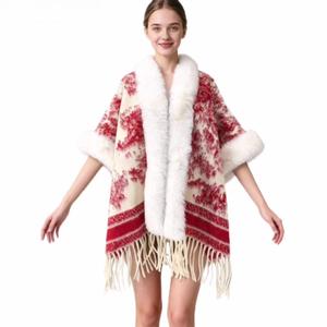 Élégante Cape en Fausse Fourrure Tricotée avec Pompons, Poncho Chaud et Chic pour Noël, Nouvel An et Rendez-vous Galants - Product Image 1