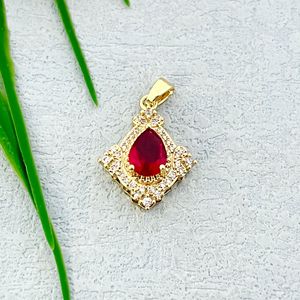 Pendentif en diamant avec centre en rubis, coupe ovale, plaqué or, accessoire de bijoux de fête pour femmes - Product Image 1