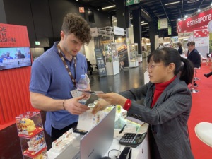 OEM nước giải khát nhà máy khỏe mạnh 350ml nước lấp lánh đào flavour không có màu sắc không có sắc tố không có rượu mềm đồ uống - Product Image 5