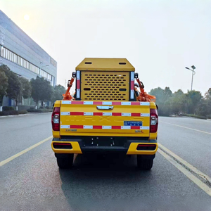 Camion <span class=keywords><strong>de</strong></span> <span class=keywords><strong>déneigement</strong></span> multifonction SAIC Maxus 4x4 avec lame à neige, brosse à neige et épandeur <span class=keywords><strong>de</strong></span> <span class=keywords><strong>sel</strong></span> dégivrant - Product Image 2