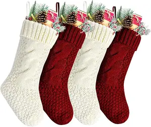 2024 Cozy Chunky Cable Knit Medias de Navidad - Product Image 1