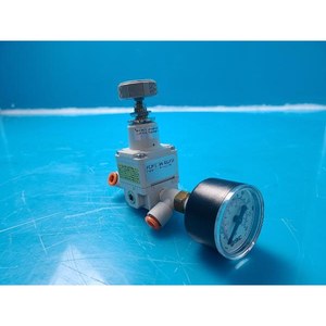 Régulateur de pression de précision SMC LAM 772-082235-003 IR1020-DUN00211, utilisé comme pièce détachée pour équipement semi-conducteur d'occasion - Product Image 3