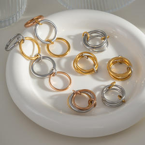 Bague en acier inoxydable plaquée or 14 carats élégante et unique pour femmes, cercle d'empilage moderne et étanche, durable et non allergène de qualité supérieure - Product Image 6