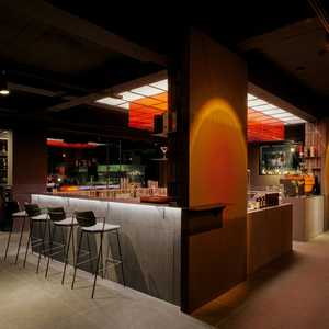 Diseño Interior de Discoteca a Medida con Estética Moderna, Barra de Servicio y Vitrina Iluminada con LED - Product Image 1