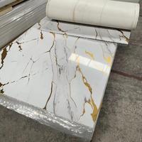 Panneaux muraux 3D en PVC à prix avantageux avec texture marbre, isolation phonique et thermique UV pour usage intérieur