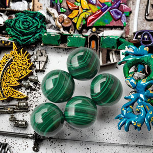 พลอยมาลาไคต์ธรรมชาติคุณภาพสูง ทรงหลังเบี้ย ปรับขนาดได้ ขายส่ง ราคาต่อกิโลกรัม พลอยหลวม สำหรับทำเครื่องประดับ - Product Image 3