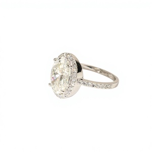 Bague de fiançailles en diamant de laboratoire certifié IGI 3 carats, taille ovale et ronde, en or massif 10K 14K 18K, avec pavé de diamants et demi-éternité halo - Product Image 3