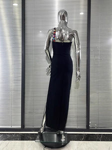 <span class=keywords><strong>Robe</strong></span> <span class=keywords><strong>noire</strong></span> à décolleté plongeant et à coupe diamantée colorée GX-2026 avec un design bandage élégant et sophistiqué pour les soirées - Product Image 4