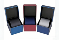Boîte d'emballage rigide de luxe personnalisée haut de gamme en carton recyclé avec fermeture magnétique, design portable et gaufrage pour cravate, ceinture ou cadeau