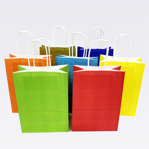 KM <span class=keywords><strong>High</strong></span>-<span class=keywords><strong>End</strong></span> kolları ile beyaz Kraft kağıt çanta özel Logo çevre dostu perakende alışveriş çantaları için parti favor mal - Product Image 3