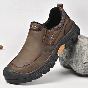 Mocassins pour hommes à enfiler, dessus en PU, semelle en caoutchouc, doublure en peluche, motif uni, chaussures décontractées - Product Image 1