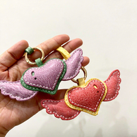 Pendentif Cœur Ailes d'Ange en Cuir Véritable Mat Ciré Couleurs Contrastées Porte-clés Breloque de Sac Féminin Décoration de Voiture Chine