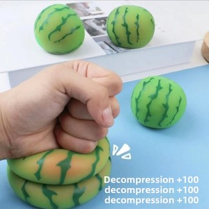 Jouet à presser en forme de pastèque, gadget anti-stress en plastique pour adultes, jeunes et adolescents - Product Image 3