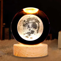 Boule de cristal gravée au laser 3D de la Lune avec éclairage chaud, base en bois, lampe à boule de verre