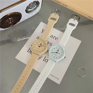 Este reloj está diseñado para hombres y mujeres, especialmente para estudiantes de secundaria, y presenta un diseño sencillo y cremoso, adecuado para todos. - Product Image 3