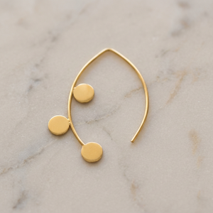 Pendientes Geométricos de Latón Chapado en Oro de 18K con Detalles de Perlas y Diamantes - Product Image 3