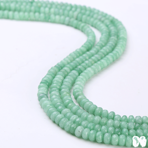 Perles de pierres précieuses en pierre de lune arc-en-ciel à vendre, 2370 variétés, y compris des coupes trillion, émeraude, radiant et hexagonales - Product Image 1