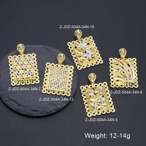 Pendentif de mariage carré grand format plaqué or 24 carats Jxx Fashion personnalisé avec sertissage griffe, bijoux unisexe pour enfants en laiton - Product Image 2