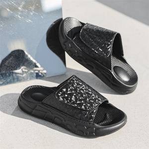Sandales de spa noires en cuir spatial de haute qualité, personnalisées en usine, à semelle épaisse pour hommes, avec mémoire de forme douce et réfléchissante - Product Image 1