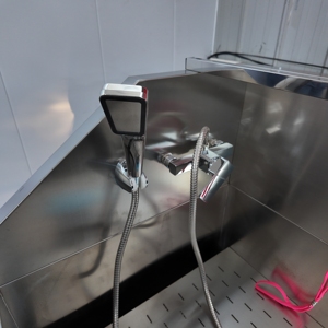 حوض استحمام للحيوانات الأليفة من الفولاذ المقاوم للصدأ مع رفع كهربائي، صديق للبيئة وعصري التصميم، للاستخدام الداخلي، الأكثر مبيعًا في أوروبا - Product Image 4