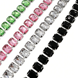 Cadena de clavícula de cristal cuadrado de lujo para mujer, gargantilla geométrica delicada con diamantes de imitación, collar versátil para uso diario y fiestas. - Product Image 3
