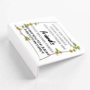 Insegna da Scrivania in Acrilico 'Amici che Diventano Famiglia', Regalo di Amicizia, Decorazione per Ufficio e Casa, Souvenir di Ringraziamento - Product Image 6