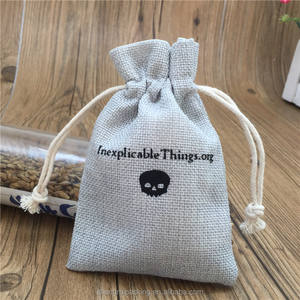 Geri dönüşümlü özel baskılı Logo ışığı gri jüt takı kılıfı küçük kenevir keten jüt takı çantası tarak çuval İpli çuval - Product Image 1