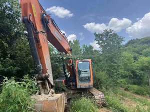 รถขุดไฮดรอลิกแบบตีนตะขาบ Doosan Dx200/Dx225/Dx220 ขนาด 20 ตัน มือสองจากเกาหลี พร้อมเครื่องยนต์ Doosan และความจุบุ้งกี๋ 1.2 เมตร - Product Image 4