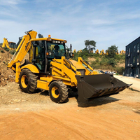 Backhoe Loader 4x4 39KN Traksi 2.5 Ton Mesin Diesel Dijual untuk Pekerjaan Penyebaran Kerikil di Jalan Pedesaan