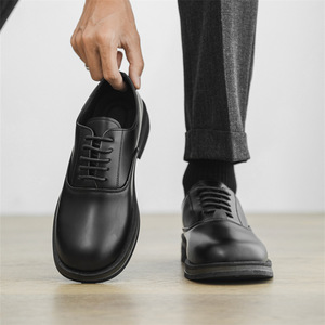 Zapatos de cuero transpirables de moda con suela gruesa y cordones, negros, antideslizantes, con punta cuadrada, venta directa de fábrica, preferidos para grandes cantidades. - Product Image 3