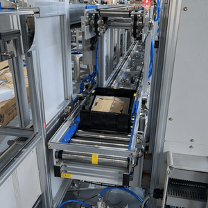 Convoyeur élévateur vertical professionnel pour lignes de batteries automatisées avec intégration de système servo haute précision - Product Image 1