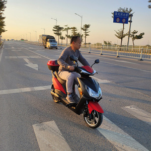 Motocicleta Eléctrica Deportiva de 60 km de Autonomía, 2000W/3000W/5000W, Batería de Litio de 72V, Certificación EEC, CKD para Adultos - Product Image 4