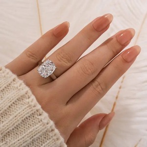 Bague de fiançailles solitaire classique en moissanite 925, taille coussin, 8,0 carats, RingLuxe Travel Ring, en argent sterling, or blanc et or jaune - Product Image 5
