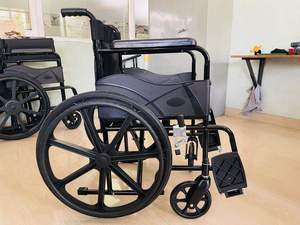 Fauteuil roulant manuel pliable léger de qualité supérieure pour personnes âgées et handicapées, disponible à prix compétitif - Product Image 3
