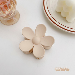 Hot Sale <strong>Hair</strong> Accessories Fashionable Coffee <strong>Color</strong> Daisy <strong>Flower</strong> <strong>Hair</strong> Clip Wholesale <strong>Flower</strong> <strong>Hair</strong> <strong>Claw</strong> 7cm - Product Image 2