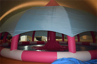 Piscine gonflable commerciale peut ombrager le soleil pour les clients piscine gonflable mignon pare-soleil piscine gonflable peut être personnalisé