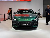 MG7 berline intermédiaire à essence 2.0T, modèle 2025, dernière version, en stock, véhicule à conduite à gauche, à vendre