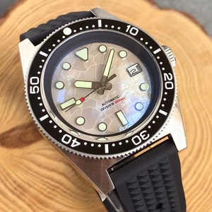 Montres mécaniques de luxe pour hommes, personnalisées en usine OEM ODM, avec verre saphir bombé, bracelet en silicone de luxe, étanches - Product Image 2