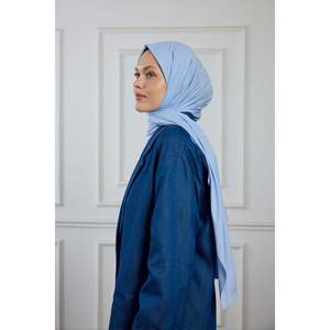 Écharpe élégante en pur coton - Bleu bébé, légère et douce, motif floral, hijab en jersey de luxe pour filles pour la saison d'automne - Product Image 2