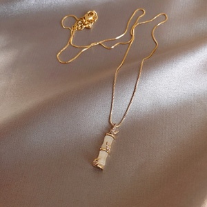 Collier pendentif tendance en acier inoxydable plaqué or avec moulage bambou et zircon serti clos pour bijoux de mode féminins en gros - Product Image 3