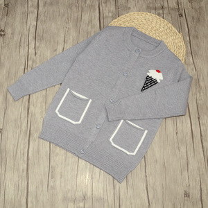 Pulls à col rond pour enfants avec boutons et poches, fabriqués à l'usine de Guangzhou - Product Image 3