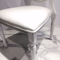 Location de chaises modernes en aluminium de style Louis XVI pour événements de mariage blancs