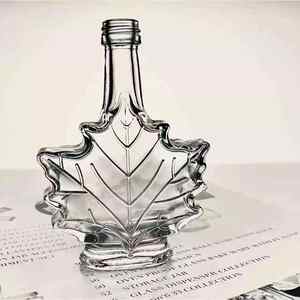 Bouteille en verre de sirop unique en forme de feuille d'<span class=keywords><strong>érable</strong></span> d'une capacité de 50ml 100ml 250ml pour la tequila et le <span class=keywords><strong>rhum</strong></span> foncé avec couvercle - Product Image 6