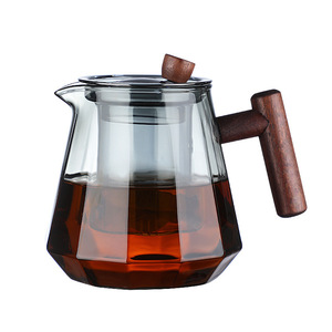 Tetera de Vidrio Borosilicato de 450ml con Asa de Madera e Infusor, Segura para Estufas Eléctricas y de Cerámica, Diseño Moderno con Silbato - Product Image 2