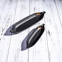 Piring Sushi Berbentuk Daun Camilan Bergaris Mengkilap, Warna Hitam Matte dengan Pola Emas dan Perak
