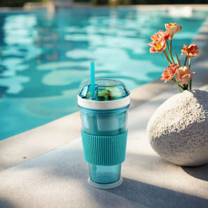 Vaso de Plástico Reutilizable para Jugo, Color Caramelo, con Tapa de Domo y Pajita, Libre de BPA - Product Image 2