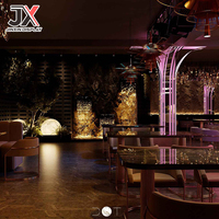 Comptoir de bar de luxe sur mesure, armoire à vin LED dorée en forme d'arche, mobilier de bar pour boîte de nuit, salon de cocktails, ensemble de tabourets de bar