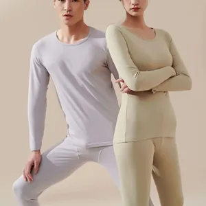 세련된 남성과 여성의 커플 의상 라운드 넥 탄성 면 스웨터와 바지