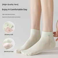 Chaussettes courtes d'été pour femmes en coton peigné à 95 %, sans couture, fines, respirantes, en maille, blanches, désodorisantes, pour le sport